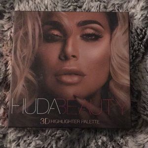 huda beauty highlighting pallet